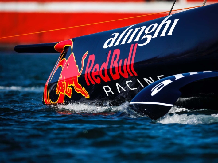Detalle de la embarcación Red Bull Allinghi.