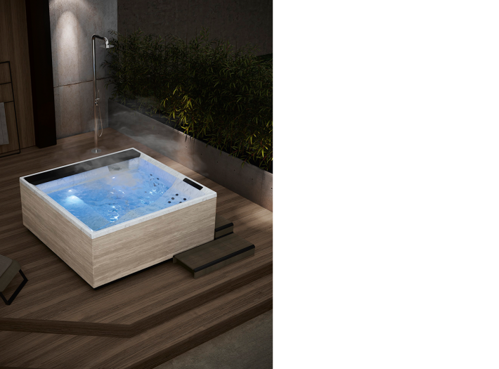 Divina Outdoor Spa by Novellini.