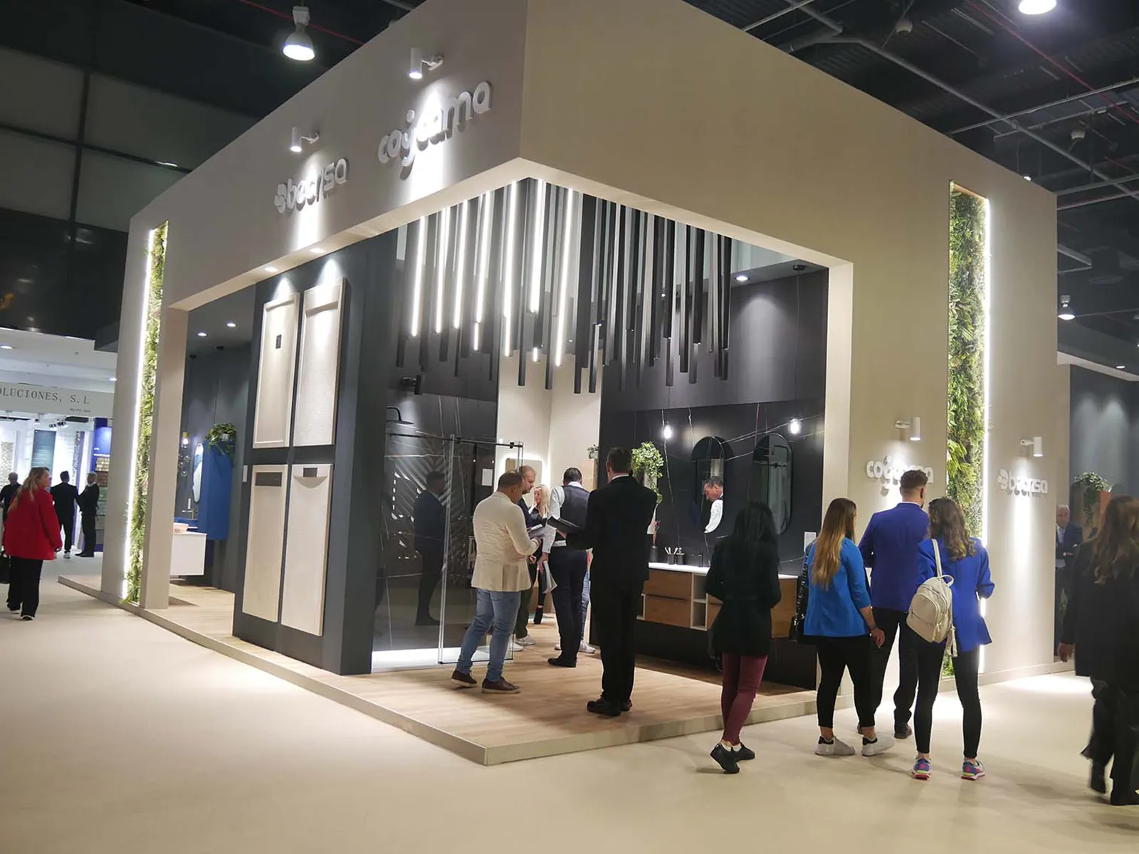 4ABR__0005_1-Stand-de-Coycama-y-Becrisa-en-Cevisama-2025